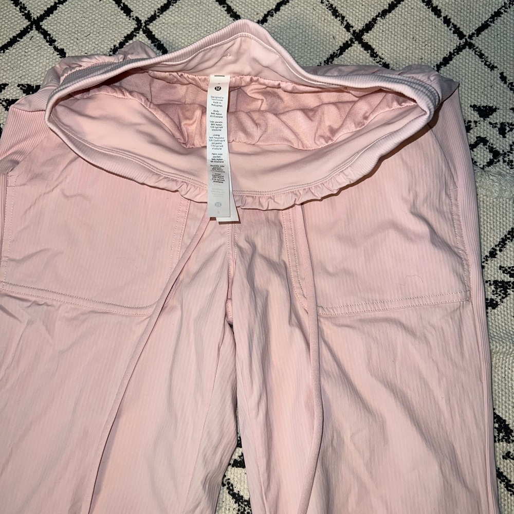 Lululemon Beyond the Studio Jogger - Picture 4 of 9